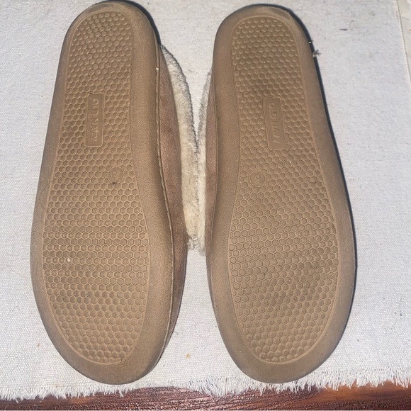 Old Navy Faux-Suede Sherpa-Lined Moccasin Slippers SZ 8 - Picture 3 of 4